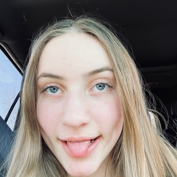 Meet your Posher, Madelyn - Picture 1 of 1